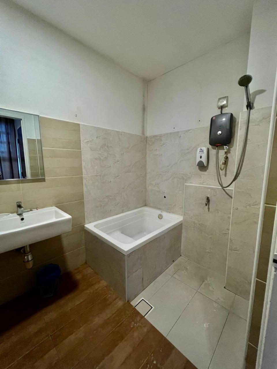 Golden Leaf Boutique Hotel Nusa Idaman Formerly Known As Ariana Hotel Johor Bahru Exterior photo